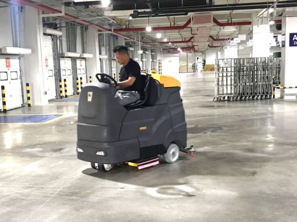 Chi tiết về máy chà sàn ngồi lái